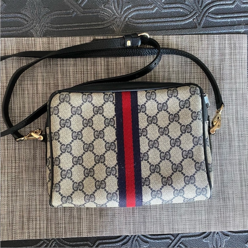 Authentic Gucci Purse *generic insert inside* - Picture 4 of 12